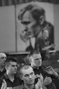 Barnaul, Rusya - 26 Temmuz 2019. Rus kolonisi mahkumları şarkı yarışması için hazırlanıyor 