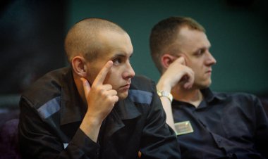 Barnaul, Rusya - 26 Temmuz 2019. Rus kolonisi mahkumları şarkı yarışması için hazırlanıyor 