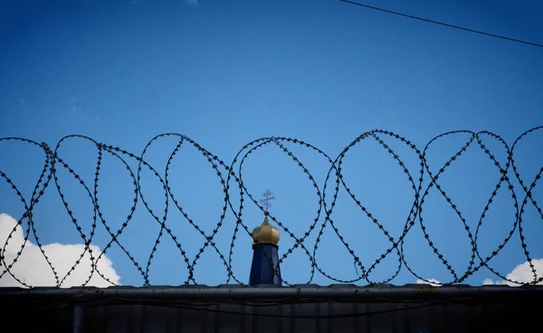 Cerca Prisão Com Arame Farpado — Fotografia de Stock