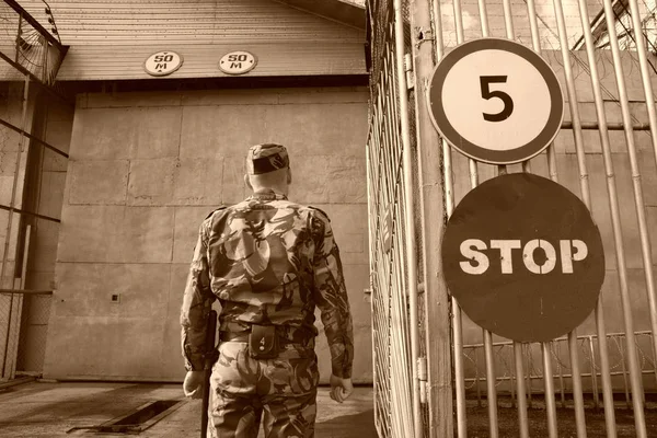 Altay Krai, Rusya-6 Eylül 2019. Bir Rus hapishanesinde gardiyanlar