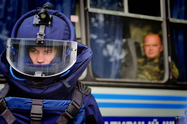 Barnaul, Rusya-20 Haziran 2019. Komuta ve personel tatbikatı sırasında silahlı özel kuvvetler askerleri