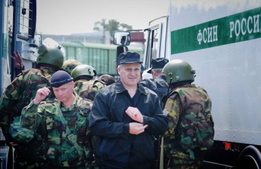 Barnaul, Rusya-20 Haziran 2018. Federal Ceza İdaresi personeli demiryollarında mahkumlara eskortluk eğitimi sırasında infaz edildi.