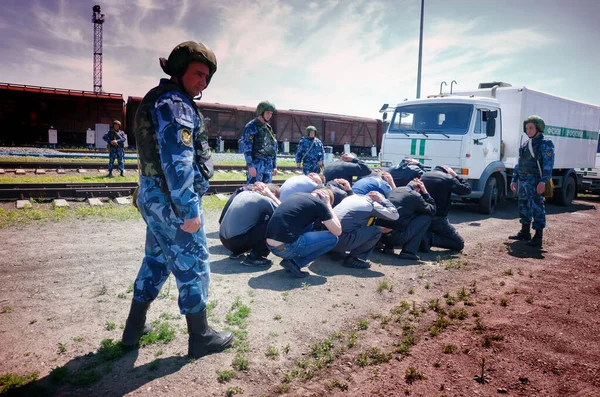 Barnaul Rusia Mayo 2020 Los Soldados Las Fuerzas Especiales Irrumpieron —  Fotos de Stock