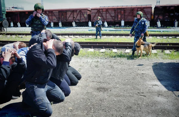 Barnaul Rusland Juni 2018 Soldaten Van Penitentiaire Dienst Begeleiden Veroordeelden — Stockfoto