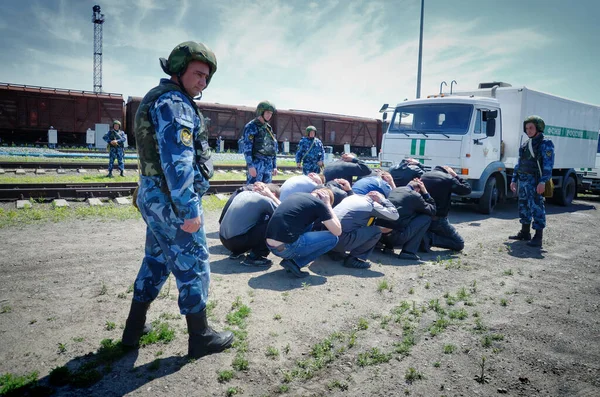 Barnaul Rusland Juni 2018 Soldaten Van Penitentiaire Dienst Begeleiden Veroordeelden — Stockfoto
