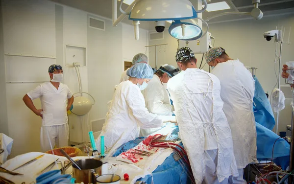 Novosibirsk Ryssland Juni 2020 Ett Kirurgiskt Team Opererar Patient Ett — Stockfoto