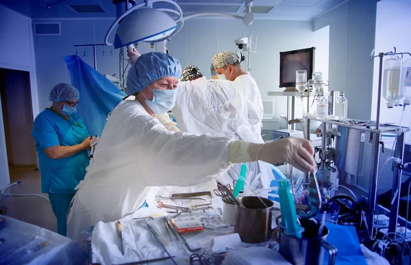 Novosibirsk Ryssland Juni 2020 Ett Kirurgiskt Team Opererar Patient Ett — Stockfoto