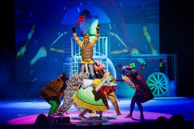 Barnaul, Rusya-27 Aralık 2020. Tiyatronun oyuncuları 