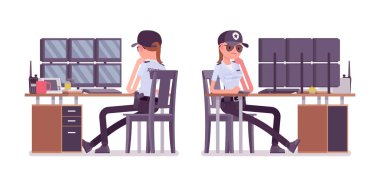 Kadın güvenlik görevlisi alarm sistemleri izleme