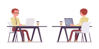 Erkek katip laptop ile çalışma