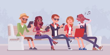 Bir bankta gadget'lar ile gençler
