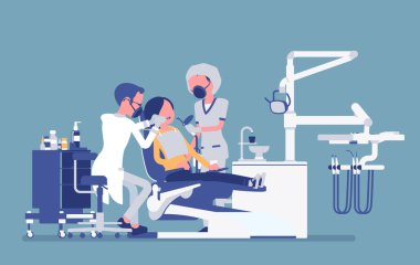 Klinikte çalışan erkek dişçi.