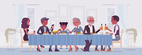 Велика щаслива чорна сім'я їсть святкову вечерю за столом — стоковий вектор