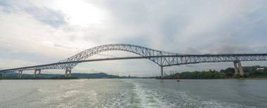 Amerika'nın (Puente de las Americas'da) Köprüsü. 1957 yılında inşa edilmiş ve bir kez Thatcher feribotu Köprüsü bilinen, bir yol Pasifik Panama Kanalı girişinde kapsayan Panama köprüdür.