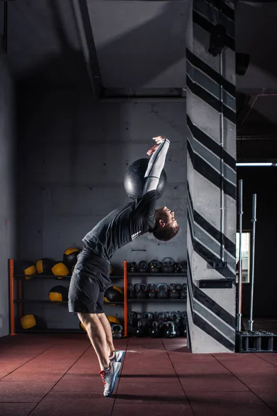 Junger Starker Mann Beim Crossfit Training — Stockfoto