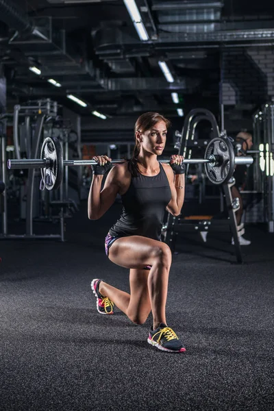 Mujer Joven Deportiva Entrenamiento Gimnasia Entrenamiento Gimnasio Fitness —  Fotos de Stock