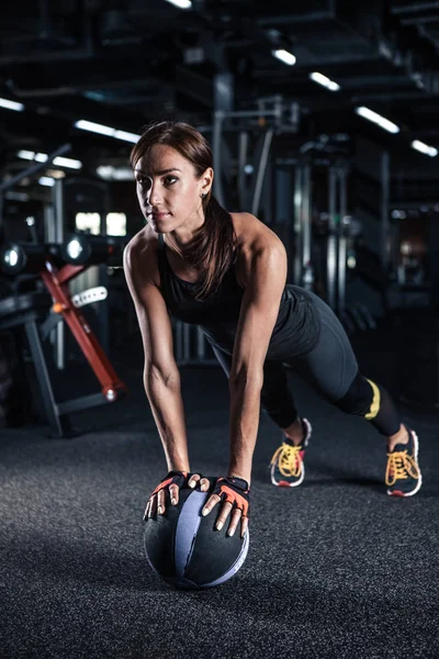 Sportive Young Woman Gym Training Working Out Fitness Gym — Stock Photo, Image