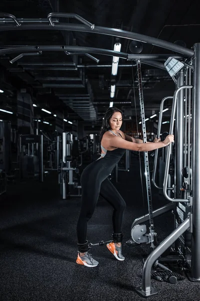 Muscular Fitness Woman Doing Exercises Gym — Stock Photo, Image