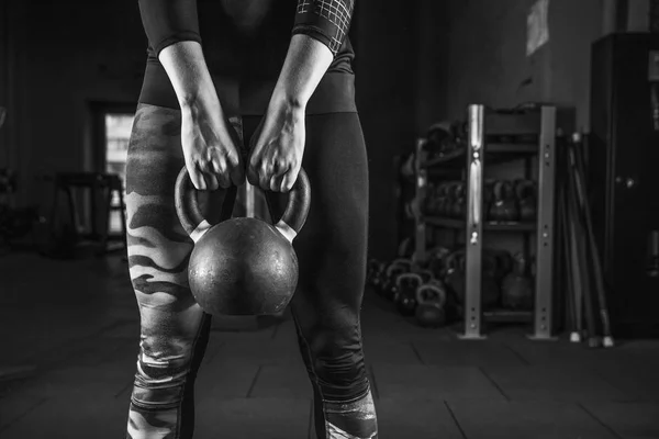 Crossfit Kettlebell Training Gym Wanita Yang Melakukan Latihan Crossfit — Stok Foto