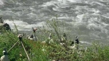 Doğa. Dağlardaki nehir. Krasnaya Polyana, Sochi, Rusya Federasyonu 