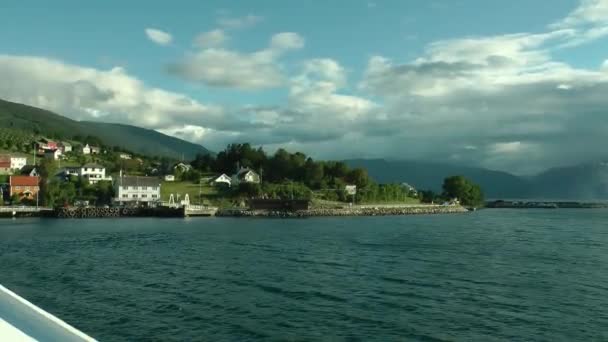 Πανέμορφο Τοπίο Στη Νορβηγία Λίμνη Και Δρόμο Road Στα Βουνά — Αρχείο Βίντεο