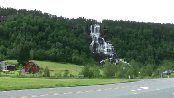 Büyük Basamaklı Şelale Norveç Tatil Turizm Seyahat — Stok video