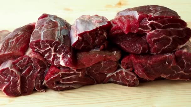 Carne Crua Mesa Madeira — Vídeo de Stock