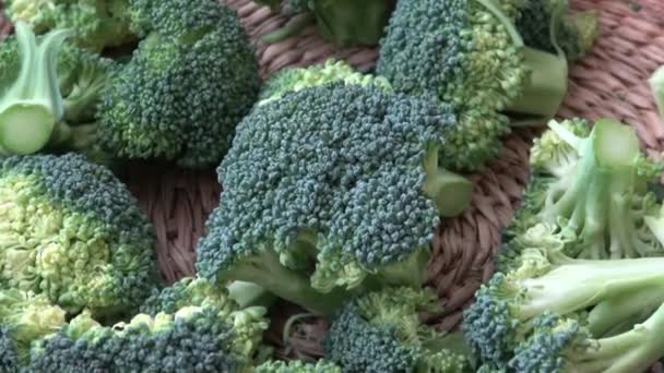 Brocoli Cru Bio Vert Sain Prêt Pour Cuisson — Video