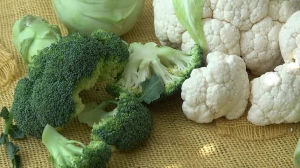 Assortimento Verdure Verdi Broccoli Cavolfiore Cavolo Rapa Cetriolo Porro Note — Video Stock