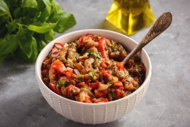 Geleneksel beyaz salata ızgara sebzeli - khorovats.