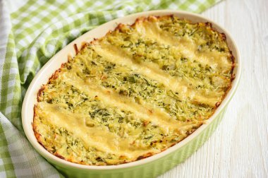 Kabak ve patates güveç peynirli, sebzeli yemekler.