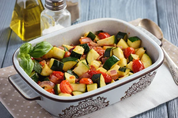 Zucchine Saltate Con Pomodori Cipolla Rossa — Foto Stock