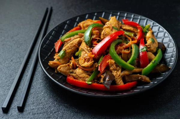 Spicy Chicken Salad Vegetables Oriental Style Cuisine — Stock Photo, Image