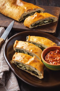 Ispanak ve peynir stromboli, İtalyan mutfağı. 