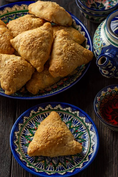 Pasteles Hojaldre Con Carne Samosa Tradicional Uzbek Pasrty Indio —  Fotos de Stock