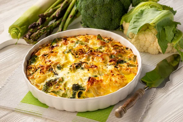 Casseruola Broccoli Cavolfiori Asparagi Con Uova Formaggio Piatto Dietetico Keto — Foto Stock