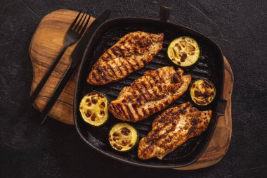 Izgara tavuk göğsü ve kabak..