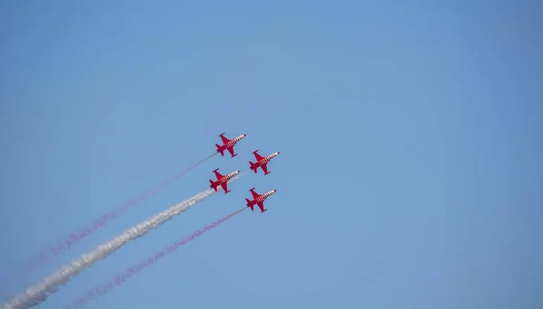 Αεροβατική Ομάδα Στο Airshow Αεροβατική Ομάδα Εκτελεί Πτήση Αεροπορική Επίδειξη Εικόνα Αρχείου