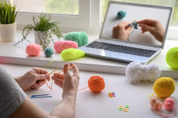 Crochet distance learning. New normal. — Stock Photo, Image