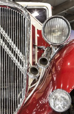 Statik görüntü üzerinde eski araba.