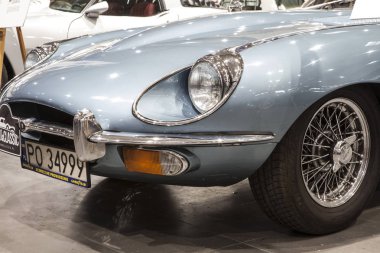 Statik görüntü üzerinde eski araba.