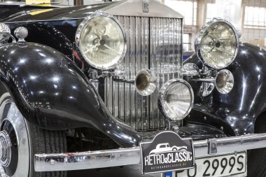 Statik görüntü üzerinde eski araba.