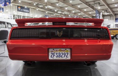 Statik görüntü üzerinde eski araba.