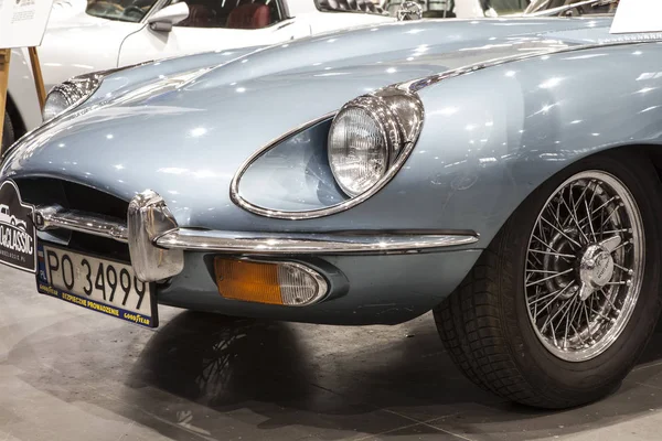 Statik görüntü üzerinde eski araba.