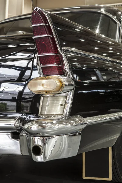 Statik görüntü üzerinde eski araba.