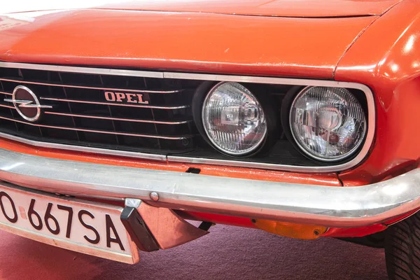 Statik görüntü üzerinde eski araba.