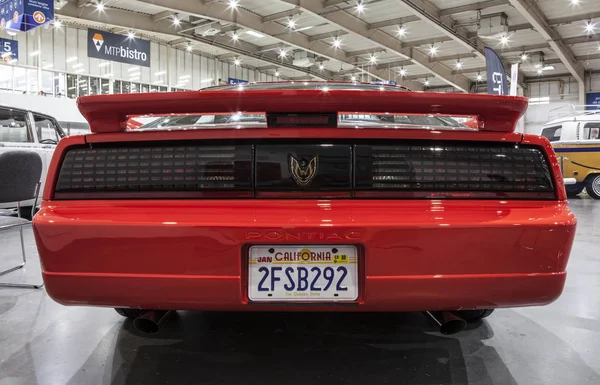 Statik görüntü üzerinde eski araba.