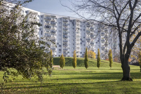 Postmodern Inhysa Gods Från Stor Platta Europa — Stockfoto