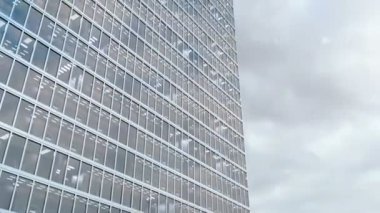 Ofis binası pencereleri ve gökdelen binası, şirket ofisleri döngüye girebilir.