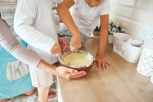 Mom Two Sons Cooking Holiday Pie Kitchen Casual Lif — Stock Photo, Image